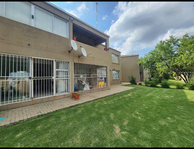 3 BEDROOM TOWNHOUSE FOR SALE IN ALBERANTE